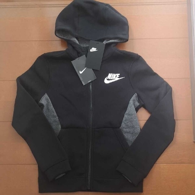 NIKE(ナイキ)の新品未使用　NIKE　裏起毛　フルジップパーカー キッズ/ベビー/マタニティのキッズ服男の子用(90cm~)(ジャケット/上着)の商品写真