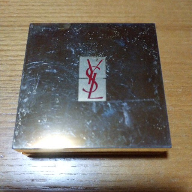 Yves Saint Laurent Beaute(イヴサンローランボーテ)のイヴ・サンローラン ブラッシュラディアンス コスメ/美容のベースメイク/化粧品(チーク)の商品写真