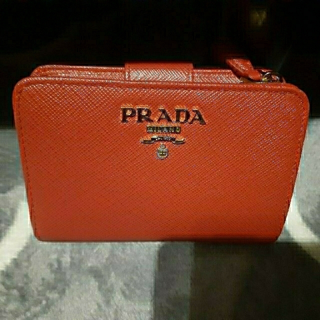 PRADA 財布ファッション小物