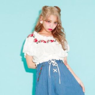 Swankiss(Tシャツ(半袖/袖なし))のフリマアイテム一覧 Swankiss(Tシャツ(半袖/袖なし))のフリマアイテム一覧