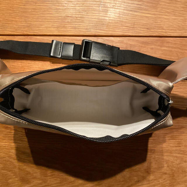Jack gomme ジャックゴム LIGHTシリーズ ボディバッグ NACREの通販 by