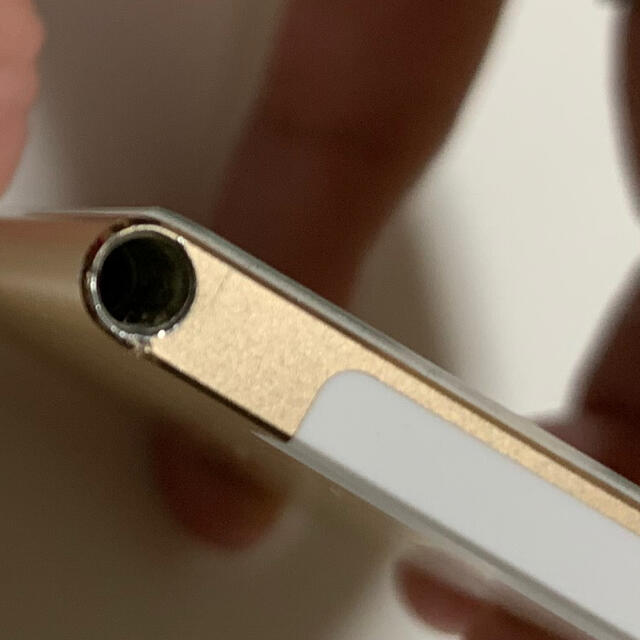 Apple(アップル)の【美品】iPod nano 第7世代 16GB ゴールド スマホ/家電/カメラのオーディオ機器(ポータブルプレーヤー)の商品写真