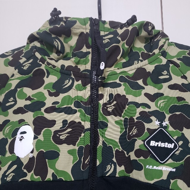 A BATHING APE(アベイシングエイプ)のAPE　Bristol　F.C.R.B　パーカー メンズのジャケット/アウター(マウンテンパーカー)の商品写真