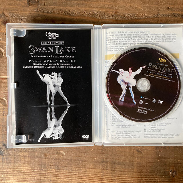 SWAN  LAKE 白鳥の湖　バレエのDVD 値下げします。 エンタメ/ホビーのDVD/ブルーレイ(舞台/ミュージカル)の商品写真