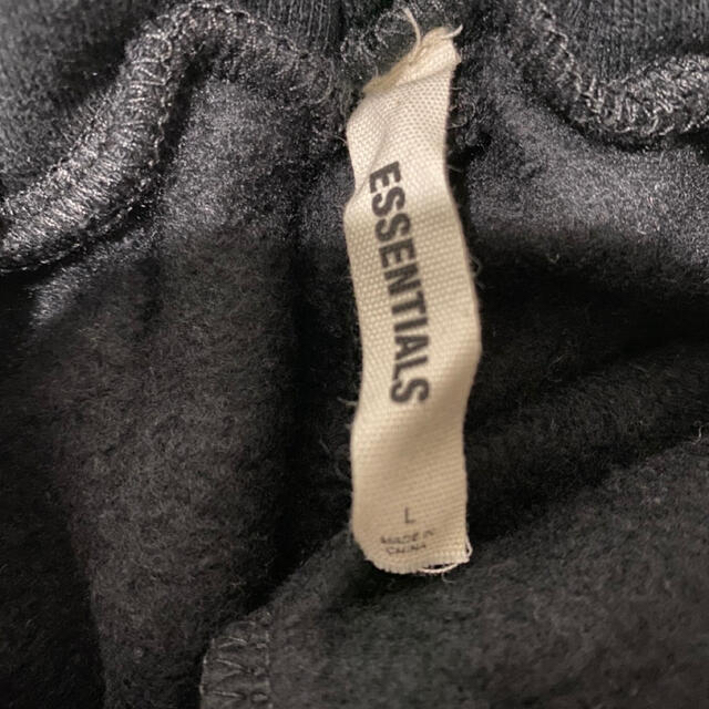 FEAR OF GOD(フィアオブゴッド)のFOG ESSENTIALS スウェットパンツ　size L メンズのパンツ(その他)の商品写真