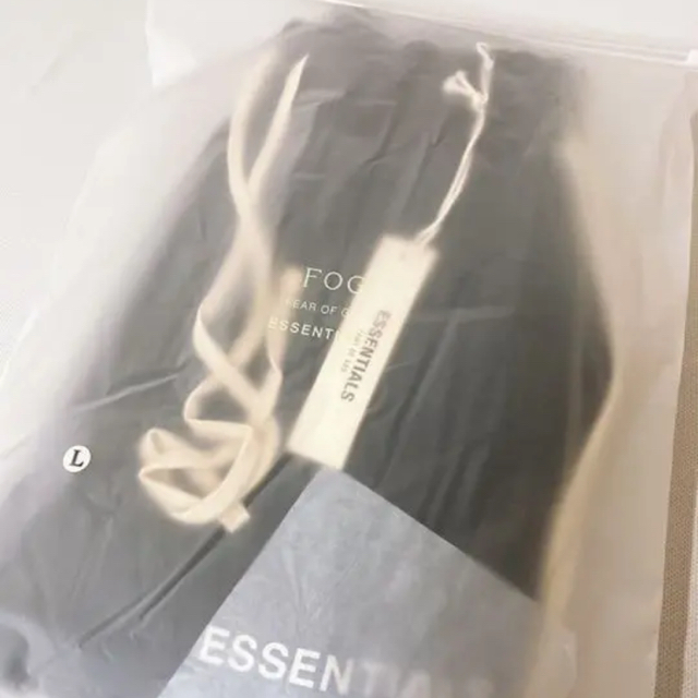 FEAR OF GOD(フィアオブゴッド)のFOG ESSENTIALS スウェットパンツ　size L メンズのパンツ(その他)の商品写真