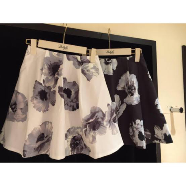 Delyle NOIR(デイライルノアール)のdelyle noir 花柄　スカート レディースのスカート(ミニスカート)の商品写真