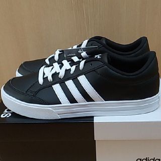 アディダス(adidas)の【本日値下げ】アディダス25.5 スニーカー25.5 人気  新品 黒(スニーカー)