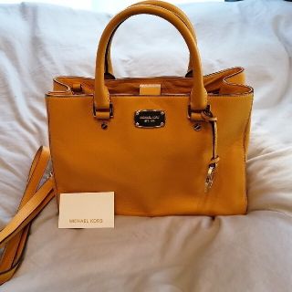 マイケルコース(Michael Kors) ハンドバッグ(イエロー/黄色系)の通販