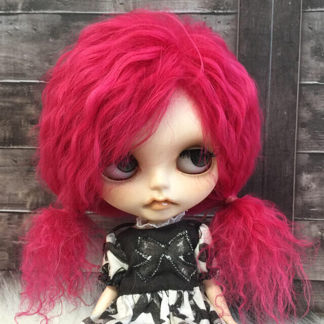 blythe_w-055ファンキーピンクチベットラムフルスキンウィッグ