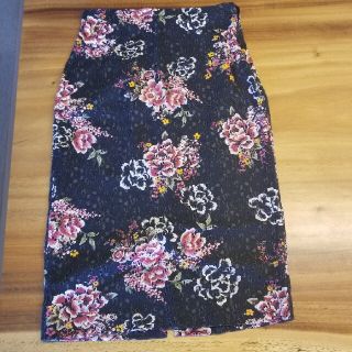 ザラ(ZARA)のZARABASIC　花柄スカート(ひざ丈スカート)