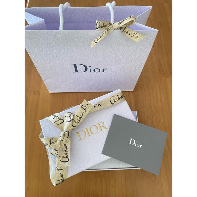 Christian Dior(クリスチャンディオール)のディオール　高級　ゴールドリボン　ギフトボックス＆ショッパー＆カード レディースのバッグ(ショップ袋)の商品写真