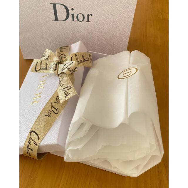 Christian Dior(クリスチャンディオール)のディオール　高級　ゴールドリボン　ギフトボックス＆ショッパー＆カード レディースのバッグ(ショップ袋)の商品写真