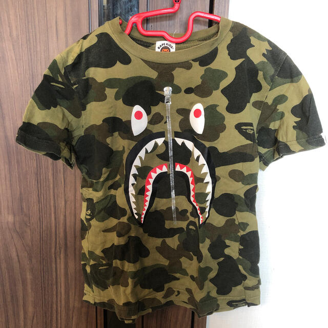 A BATHING APE(アベイシングエイプ)のBAPE KIDS CAMO シャークTシャツ130㎝ キッズ/ベビー/マタニティのキッズ服男の子用(90cm~)(Tシャツ/カットソー)の商品写真