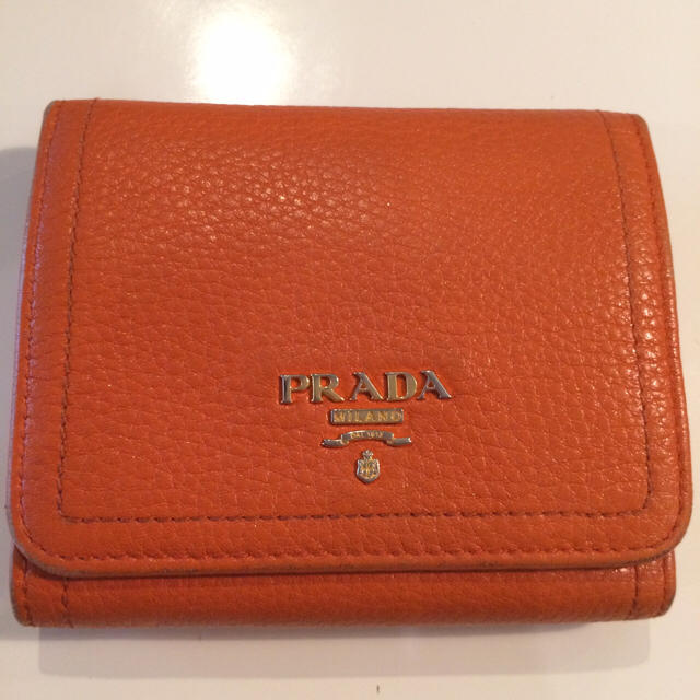 PRADA(プラダ)のPRADA 折りたたみ財布 オレンジ レディースのファッション小物(財布)の商品写真
