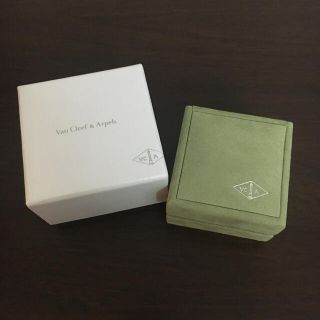 ヴァンクリーフアンドアーペル(Van Cleef & Arpels)の【ヴァンクリーフ &アーペル】　純正　ジュエリーケース　箱　ネックレス(ネックレス)