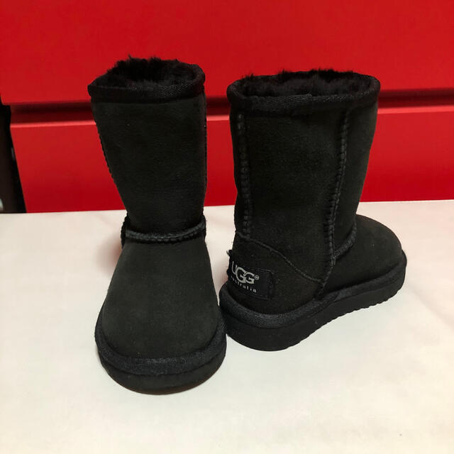 UGG(アグ)のugg ムートンブーツ 黒  キッズ キッズ/ベビー/マタニティのキッズ靴/シューズ(15cm~)(ブーツ)の商品写真