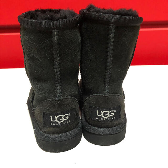 UGG(アグ)のugg ムートンブーツ 黒  キッズ キッズ/ベビー/マタニティのキッズ靴/シューズ(15cm~)(ブーツ)の商品写真