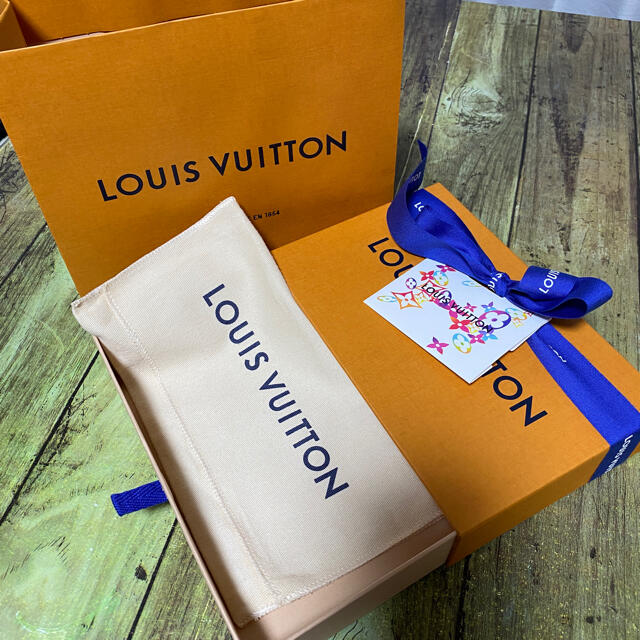 LOUIS VUITTON(ルイヴィトン)のLOUIS VUITTON  箱　限定リボン、メッセージカード付 レディースのバッグ(ショップ袋)の商品写真