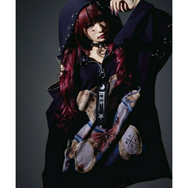 世界的に REFLEM レフレム 椎名ひかり×TRAVAS 椎名ひかり パーカー
