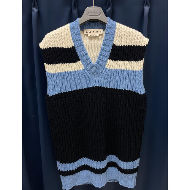 Marni(マルニ)のMARNI (マルニ)   V-NECK KNIT VEST メンズのトップス(ニット/セーター)の商品写真