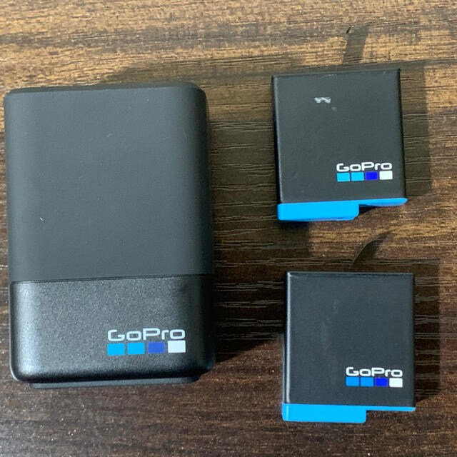 GoPro(ゴープロ)のGoPro Dual Battery charger &Battery スマホ/家電/カメラのカメラ(その他)の商品写真