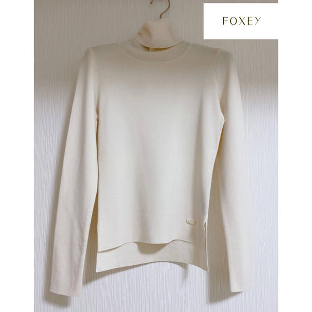 高品質の人気 FOXEY - ゆうり様ご専用　定価44,280円　FOXEY 33631 ロゴプレート ニット/セーター