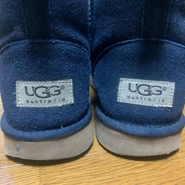 UGG(アグ)のUGG アグ　ムートンブーツ　ネイビー　週末限定お値下げ中！！ レディースの靴/シューズ(ブーツ)の商品写真