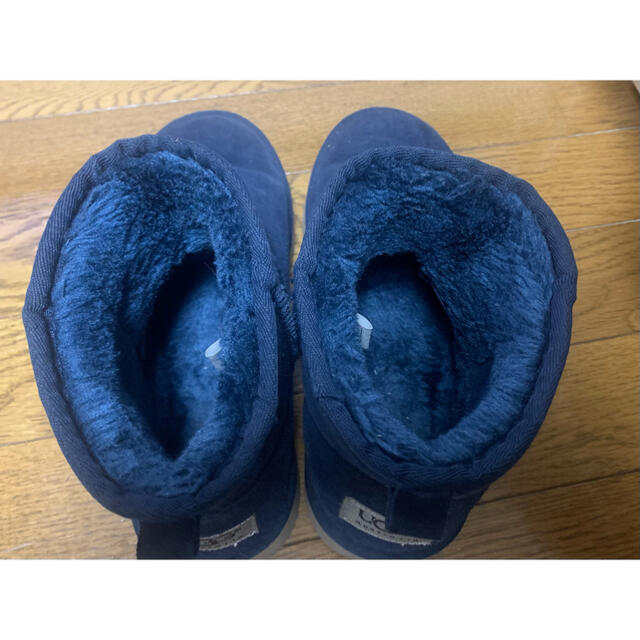 UGG(アグ)のUGG アグ　ムートンブーツ　ネイビー　週末限定お値下げ中！！ レディースの靴/シューズ(ブーツ)の商品写真