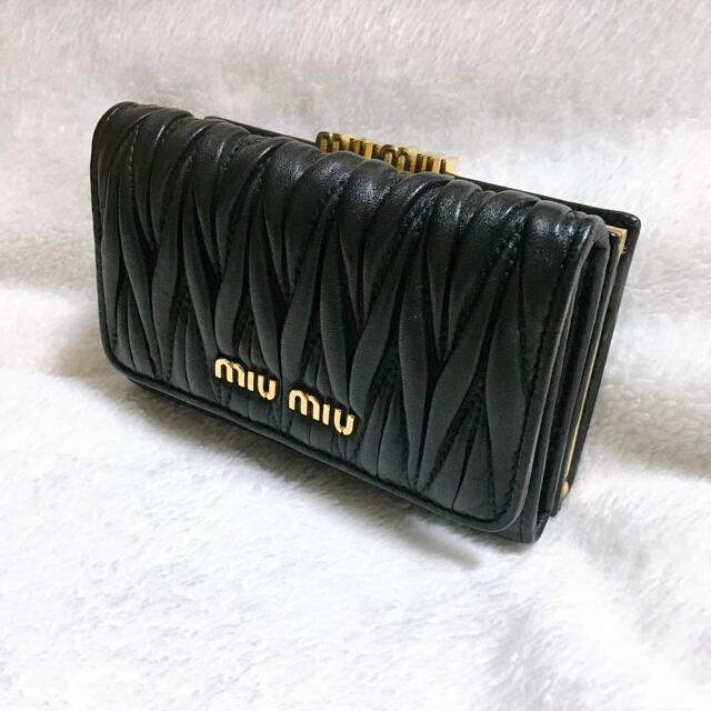 miumiuがま口財布