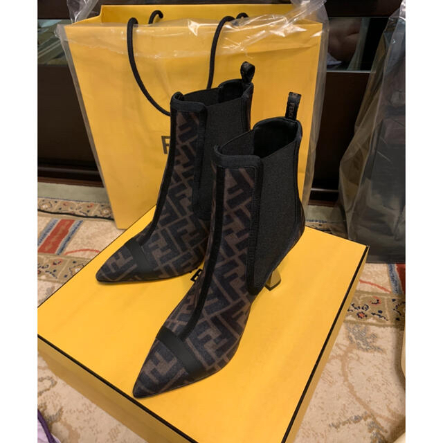 FENDI - 限定値下げ 破格 fendi ブラックメッシュコリブリブーツ 国内