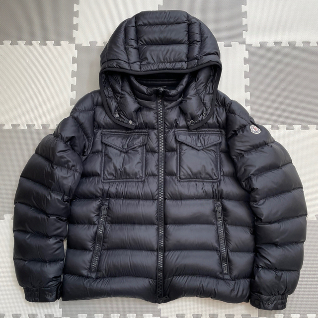 【値下げしました】MONCLER　ダウンジャケット