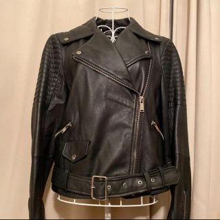 ザラ(ZARA)のZARA  本革　ライダースジャケット(ライダースジャケット)