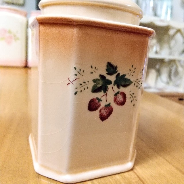 marimo様ご確認用 イマン クラックイチゴ 陶器キャニスターの通販 by marimo様ご確認用 イマン クラックイチゴ 陶器キャニスターの通販 by