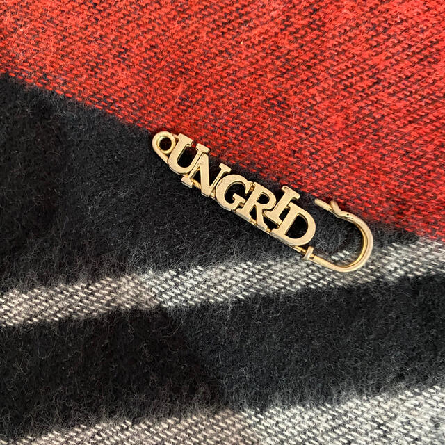 Ungrid(アングリッド)のUngrid ピン付き　ストール レディースのファッション小物(ストール/パシュミナ)の商品写真