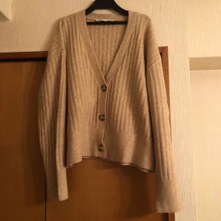 ザラ(ZARA)のZARAのニットカーディガン　ゆるふわ　今年購入(カーディガン)