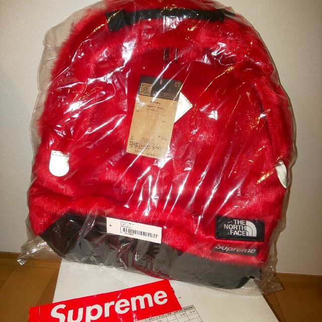 Supreme(シュプリーム)のSupreme the North Face faux far backpack メンズのバッグ(バッグパック/リュック)の商品写真