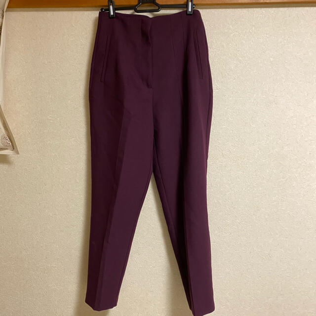 ZARA(ザラ)のZARA ハイウエストパンツ　プラム　Mサイズ レディースのパンツ(クロップドパンツ)の商品写真