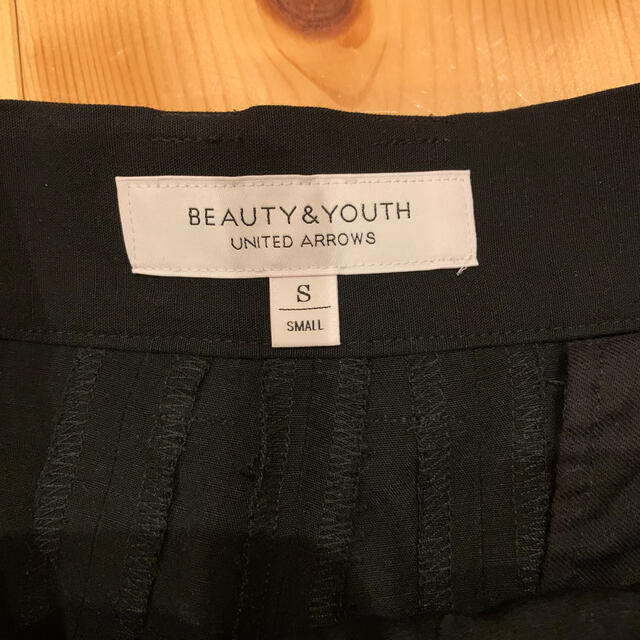 BEAUTY&YOUTH UNITED ARROWS(ビューティアンドユースユナイテッドアローズ)のリリー様専用　beauty &youth バックスリットテーパードパンツ レディースのパンツ(カジュアルパンツ)の商品写真