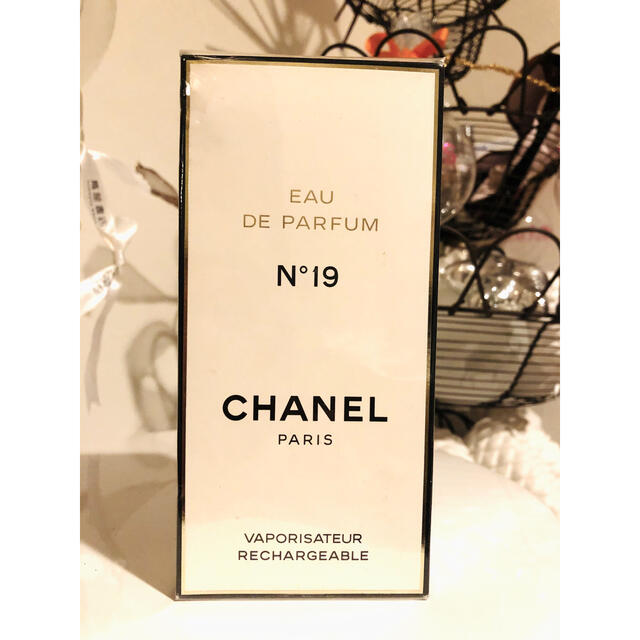 CHANEL No19 50ml の　パフュームです。