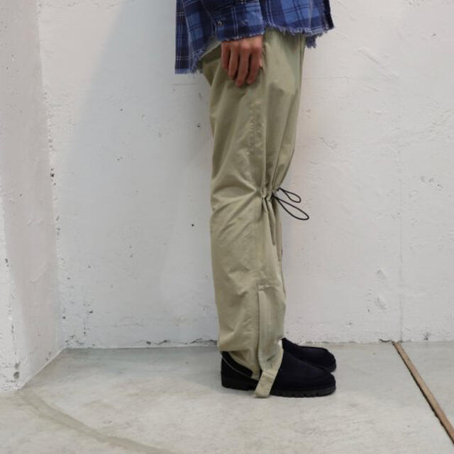 UNUSED(アンユーズド)のUNUSED NYLON PANTS UW0792 ベージュ メンズのパンツ(その他)の商品写真