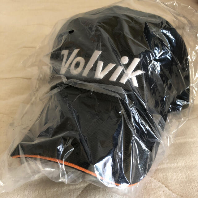 Volvik ゴルフキャップ　黒 チケットのスポーツ(ゴルフ)の商品写真