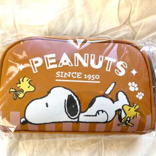 ピーナッツ(PEANUTS)のスヌーピー  SNOOPY ななめがけバッグ　ポシェット　新品　キャメル(キャラクターグッズ)