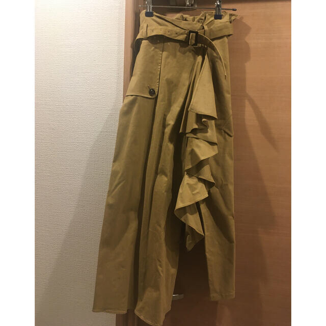 Ameri VINTAGE(アメリヴィンテージ)のAmeri FLARE RUFFLE CHINO PANTS レディースのパンツ(チノパン)の商品写真