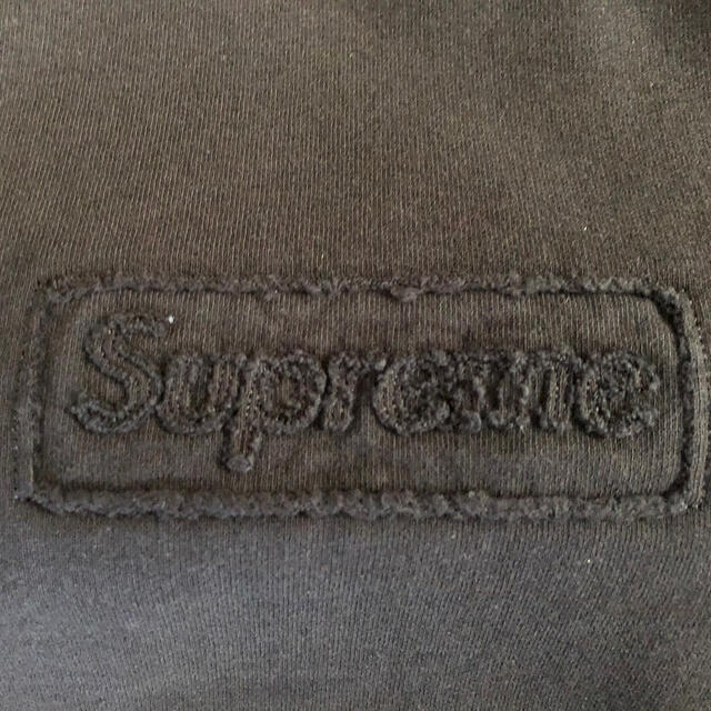Supreme(シュプリーム)のSupreme Cutout Logo Crewneck 黒 Mサイズ メンズのトップス(スウェット)の商品写真