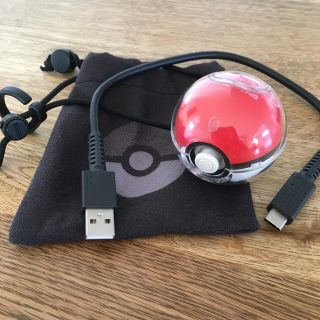 ポケモン(ポケモン)のモンスターボールプラス　ケース、充電アダプター付き(家庭用ゲーム機本体)