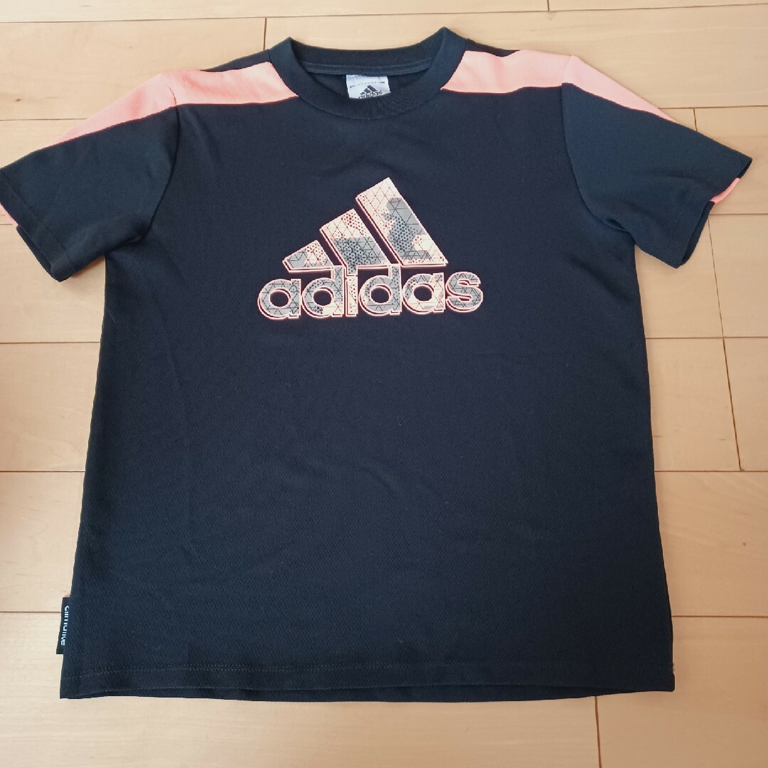 adidas(アディダス)のアディダス　Tシャツ140センチ スポーツ/アウトドアのサッカー/フットサル(ウェア)の商品写真