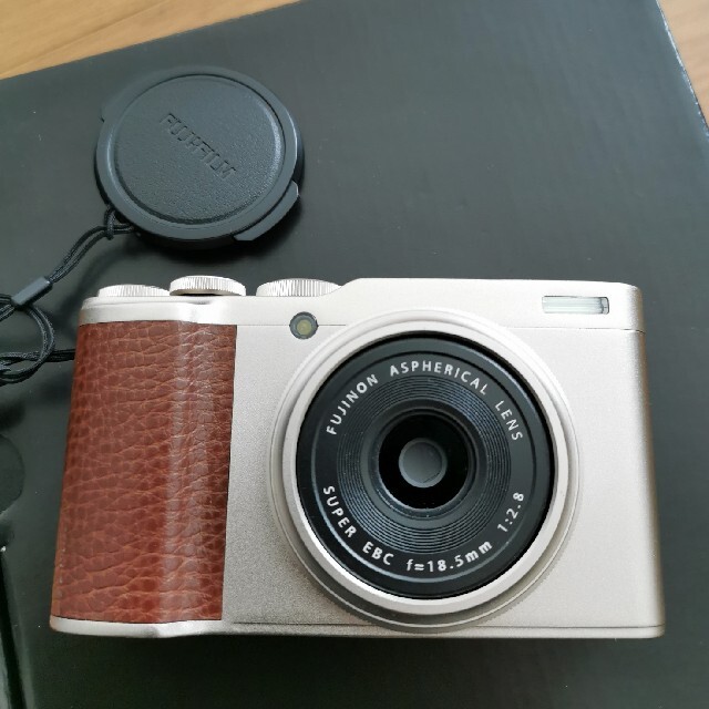 富士フイルム(フジフイルム)のFUJIFILM XF10 スマホ/家電/カメラのカメラ(コンパクトデジタルカメラ)の商品写真