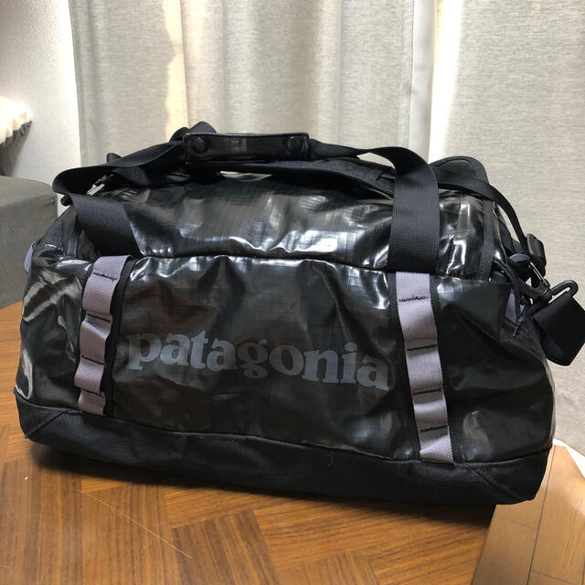 patagonia ブラックホールダッフル45L - ショルダーバッグ