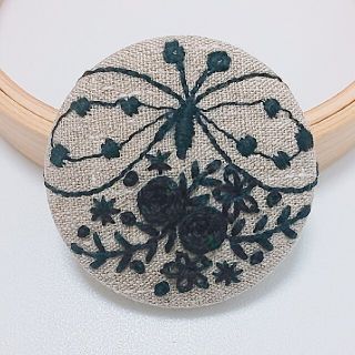 ミナペルホネン(mina perhonen)のミナペルホネン お花の刺繍 ヘアゴム ブローチ ストールピン ハンドメイド(コサージュ/ブローチ)